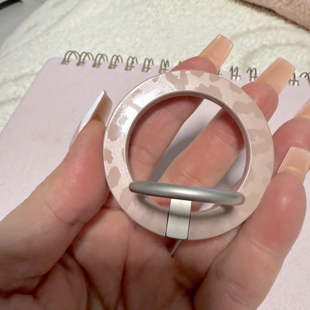 Velvet Caviar Magsafe grip ring Nude Leopard for Iphone 16 Pro Max or any other!